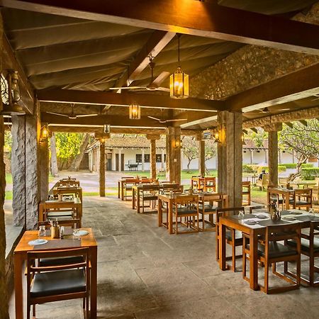 Heritage Madurai Bagian luar foto The restaurant at the hotel