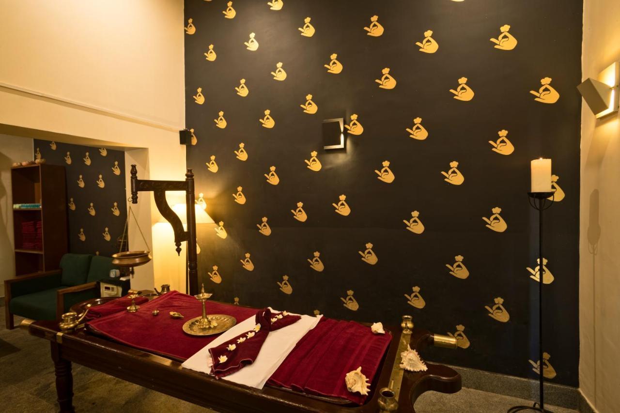 Heritage Madurai Bagian luar foto Ayurvedic massage table
