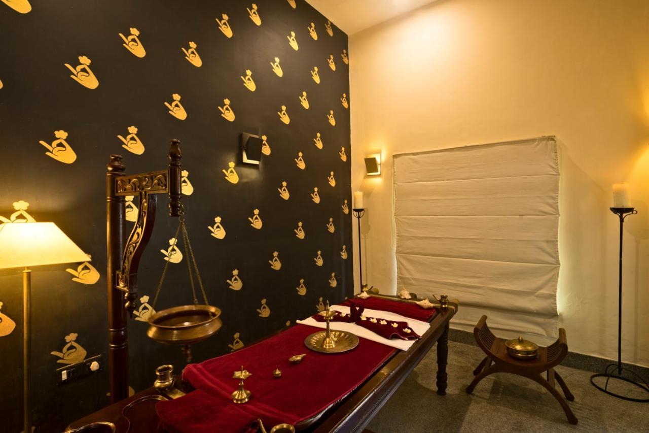 Heritage Madurai Bagian luar foto Ayurvedic treatment room